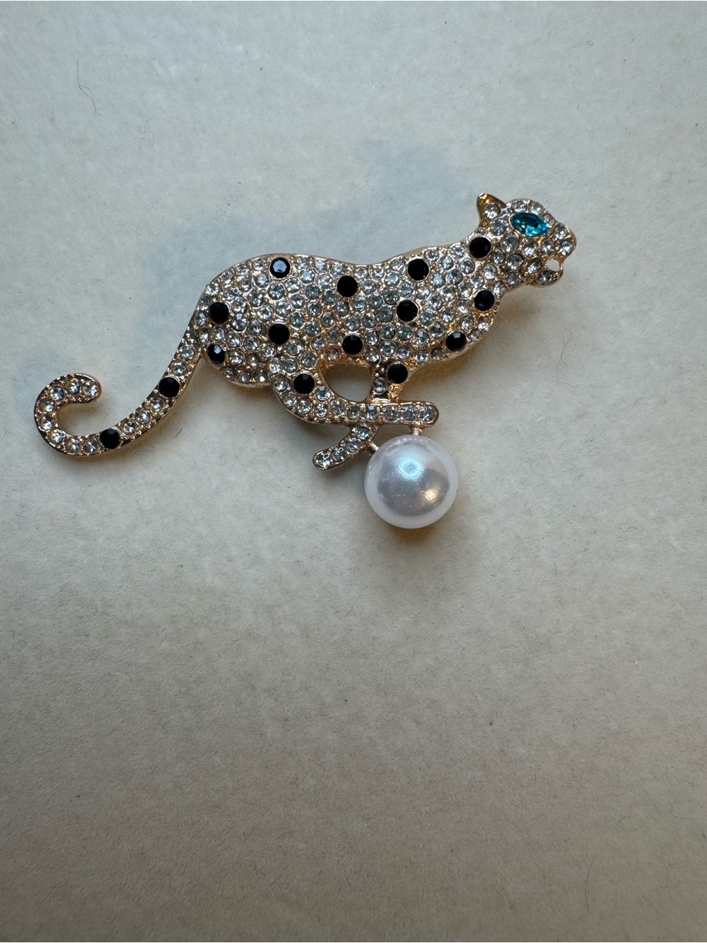 New Crystal Leopard Brooch with Pearl Accent